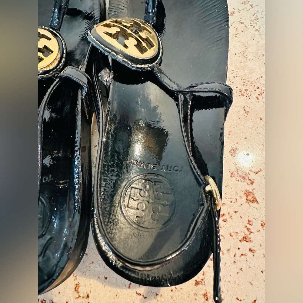 Tory Burch Dillan Sandal Black Patent Leather Gold
Logo Thong Sandals Sz 7-7.5 - Picture 7 of 11